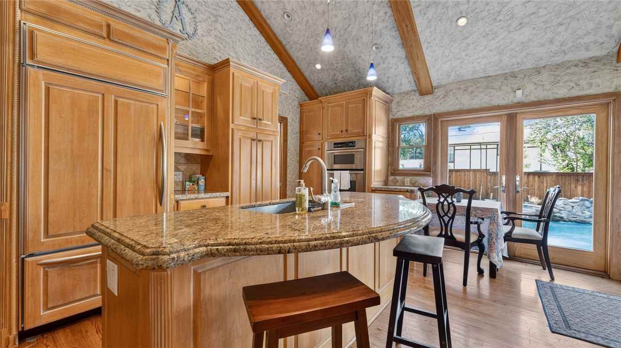 1606 W Shady Grove Rd - Photo 6 of 31