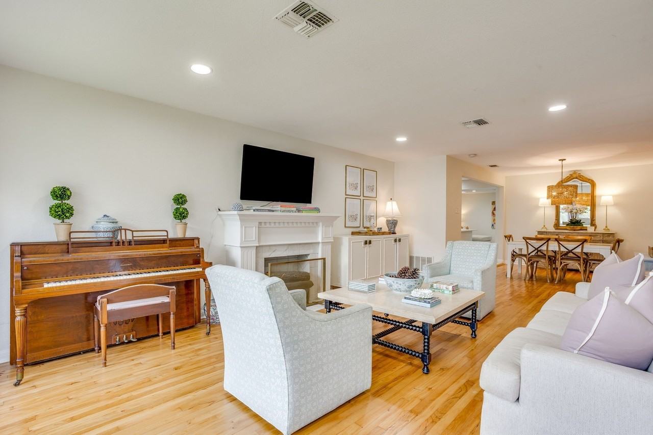 2541 Walsh Ct - Photo 4 of 38