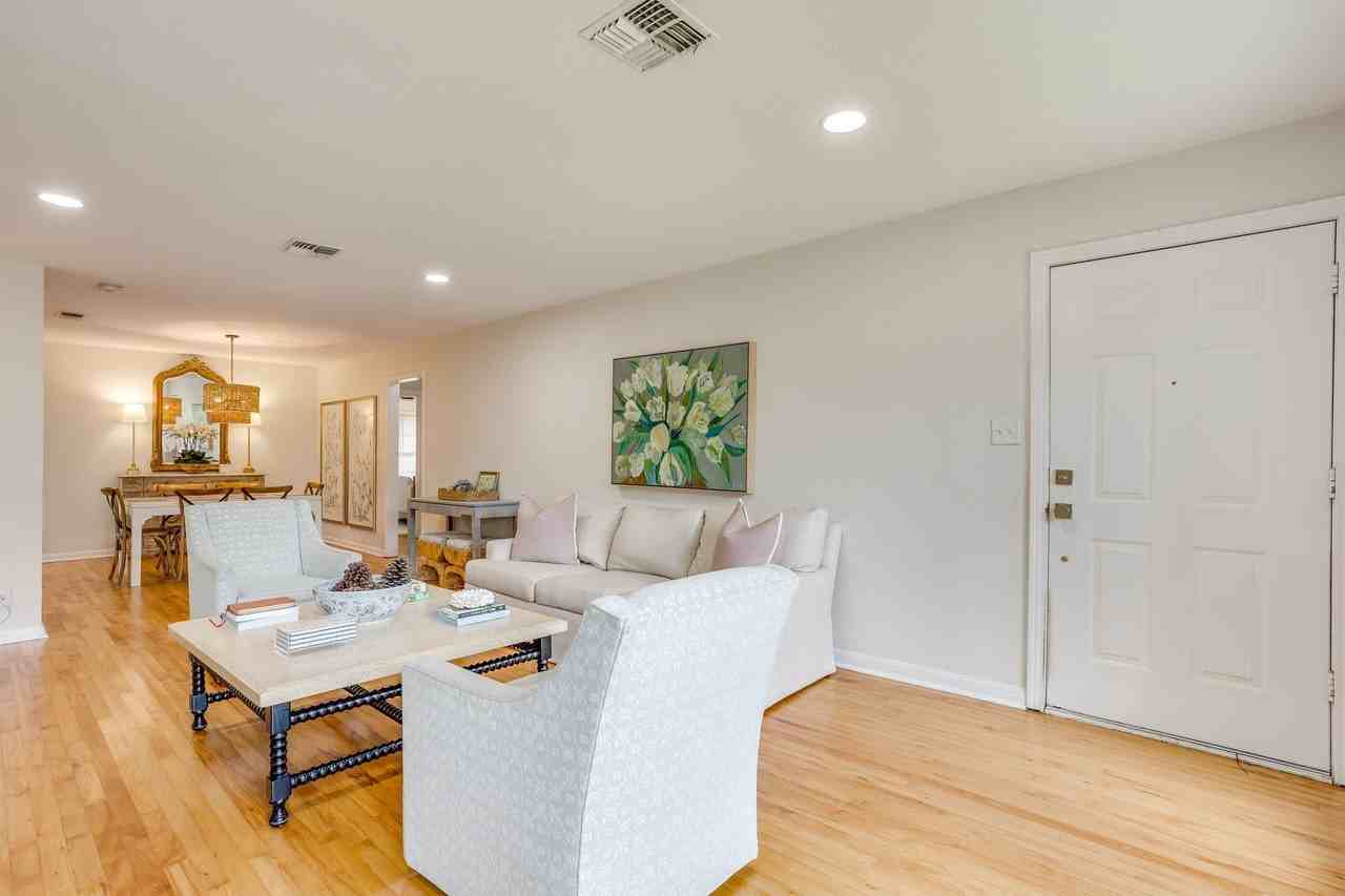 2541 Walsh Ct - Photo 5 of 38