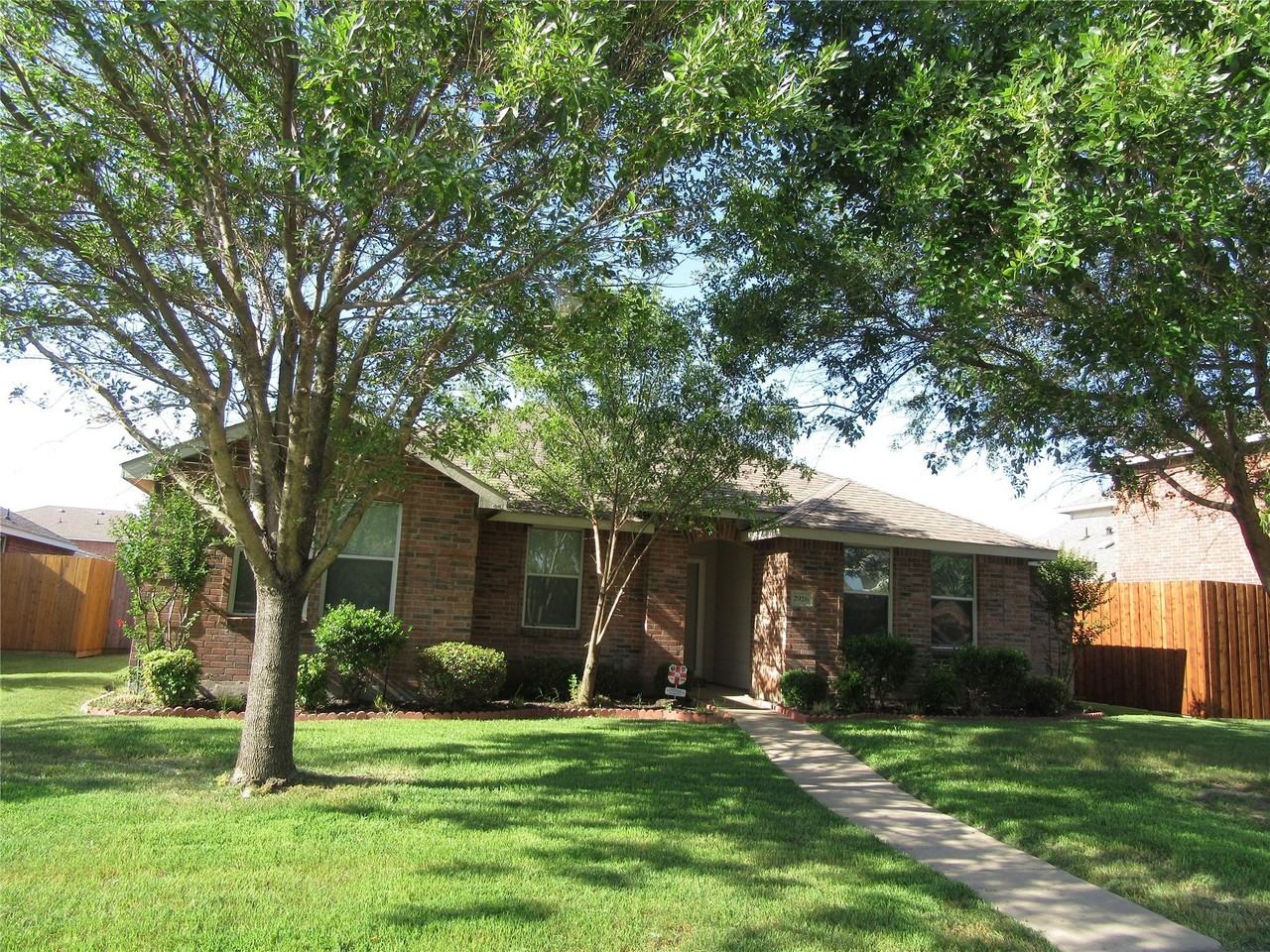 2926 Montague Trl - Photo 2 of 23