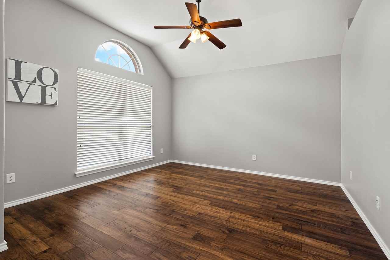 1601 Crabapple Ln - Photo 4 of 25