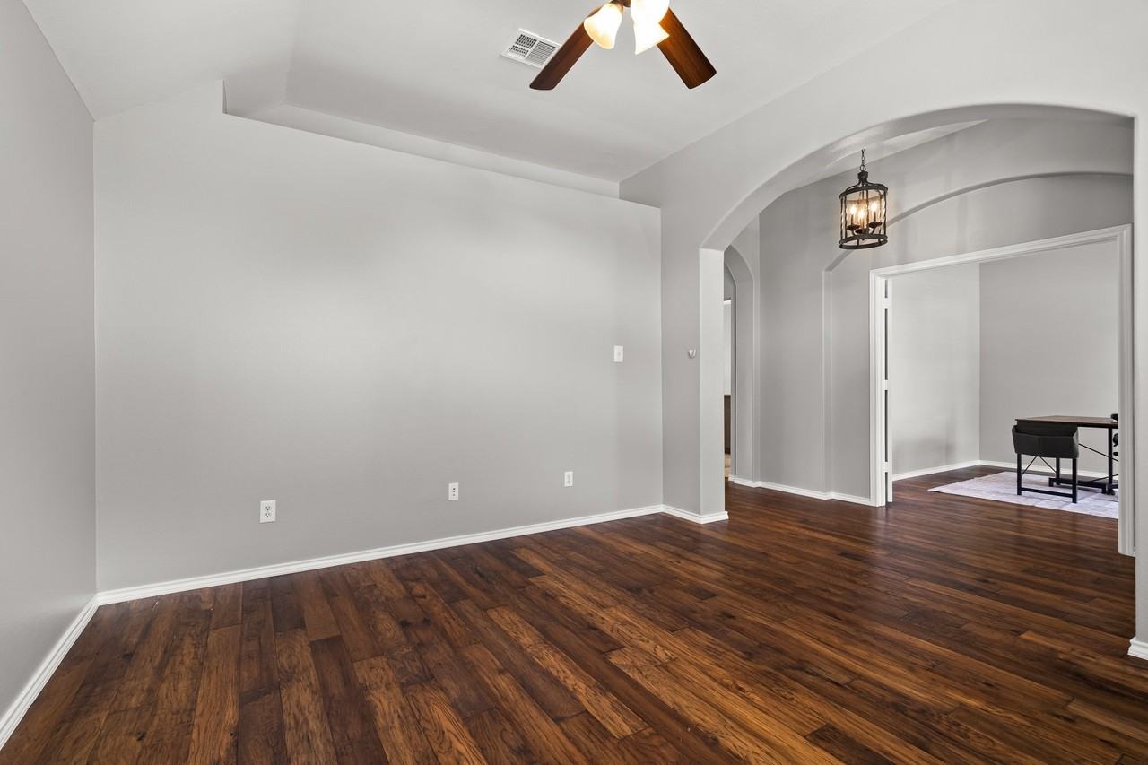 1601 Crabapple Ln - Photo 5 of 25