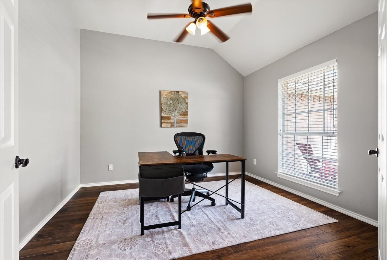 1601 Crabapple Ln - Photo 6 of 25