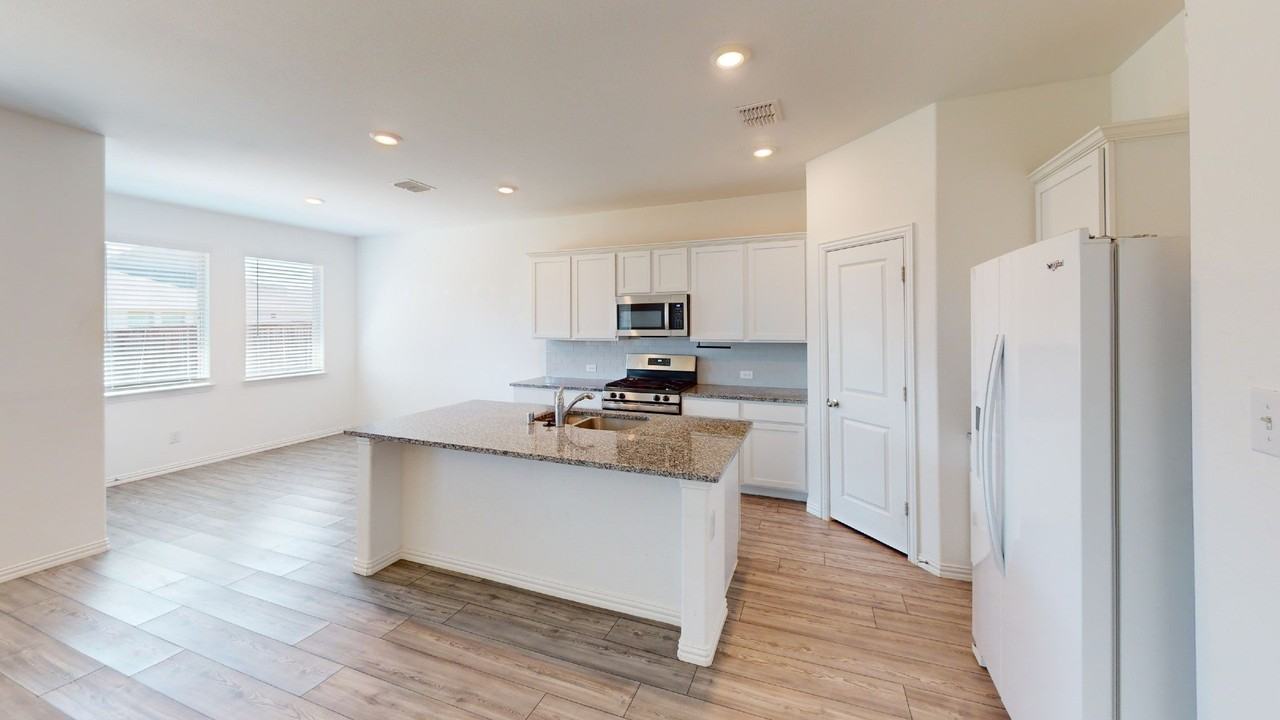 812 Carmen St - Photo 3 of 20