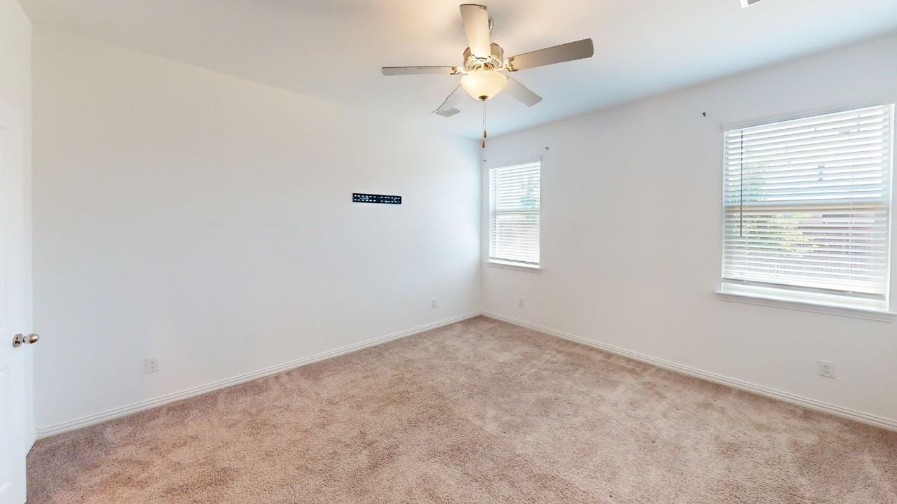 812 Carmen St - Photo 7 of 20