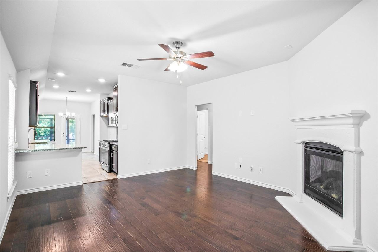 10120 Houston Way - Photo 4 of 27