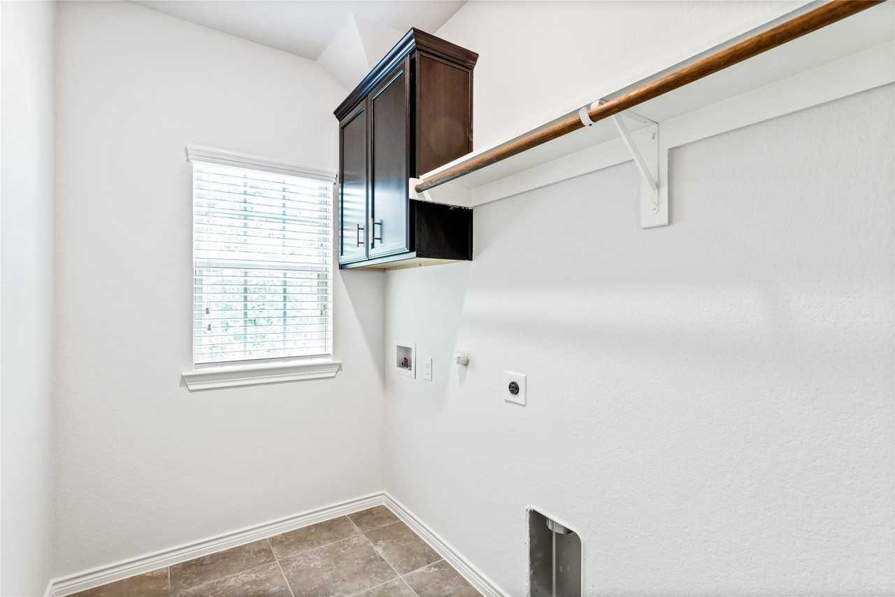 10120 Houston Way - Photo 6 of 27