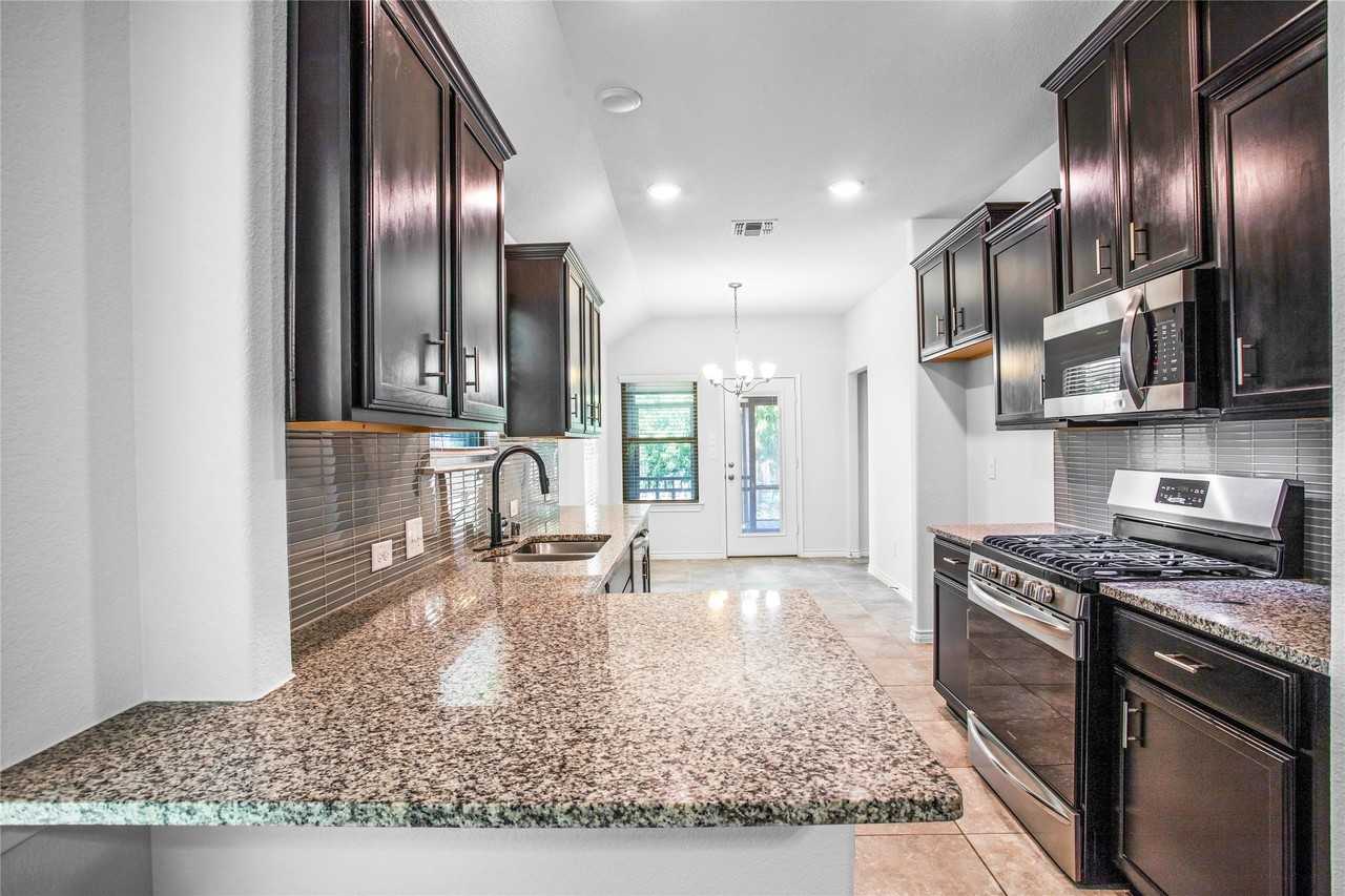10120 Houston Way - Photo 7 of 27