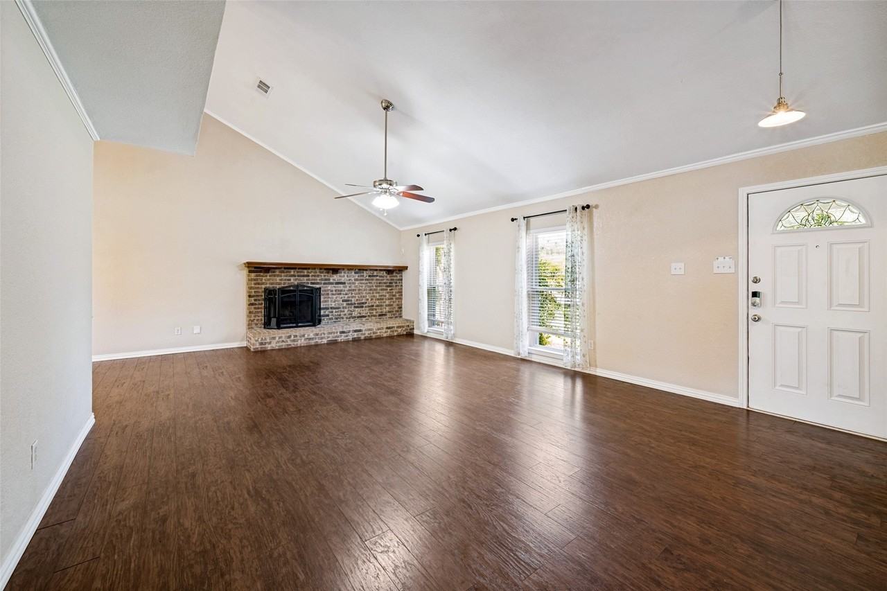 400 Harrington Ln - Photo 2 of 12