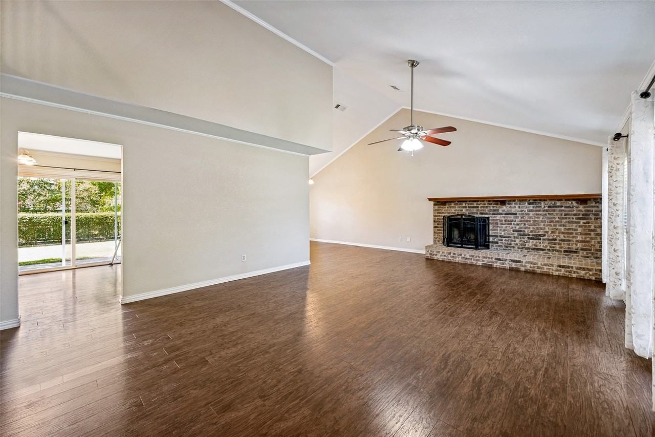 400 Harrington Ln - Photo 3 of 12