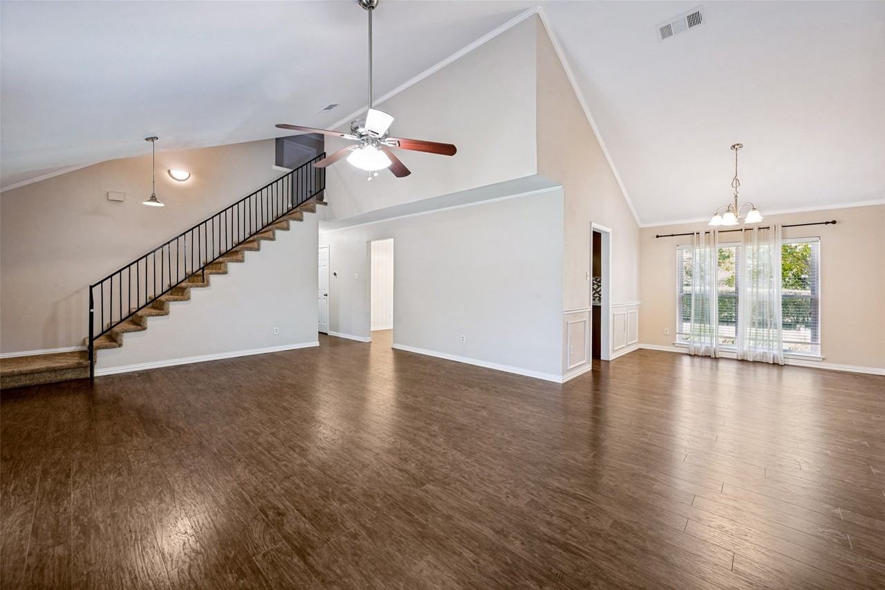 400 Harrington Ln - Photo 4 of 12