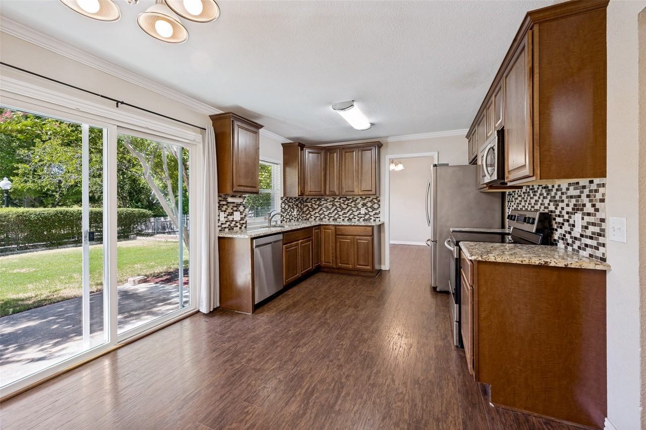 400 Harrington Ln - Photo 6 of 12