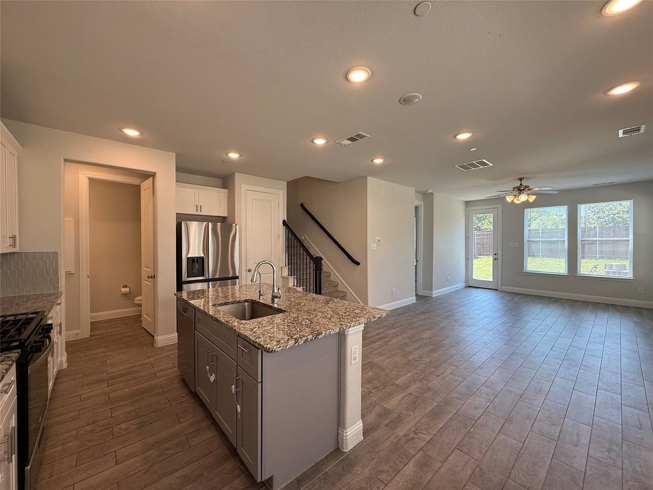 588 Hutchinson Ln - Photo 4 of 25