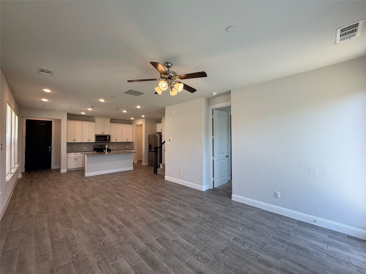 588 Hutchinson Ln - Photo 7 of 25