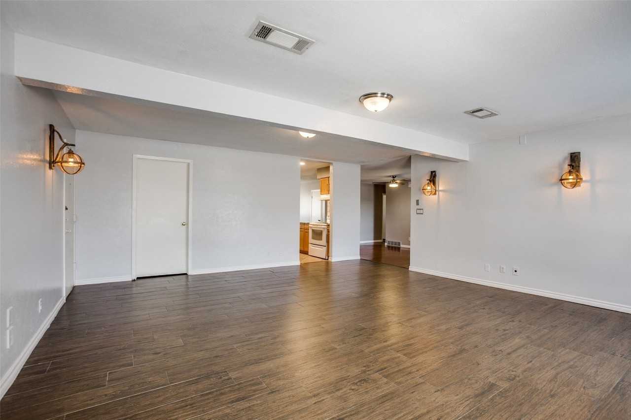 4425 Windsor Dr - Photo 2 of 12