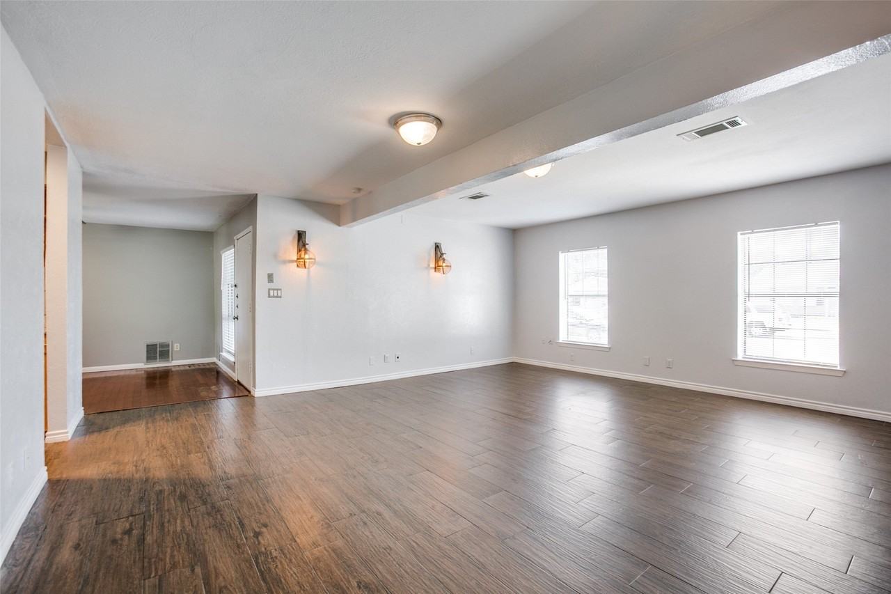 4425 Windsor Dr - Photo 3 of 12