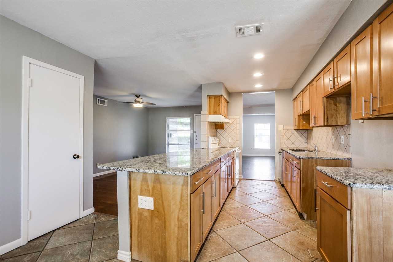 4425 Windsor Dr - Photo 6 of 12