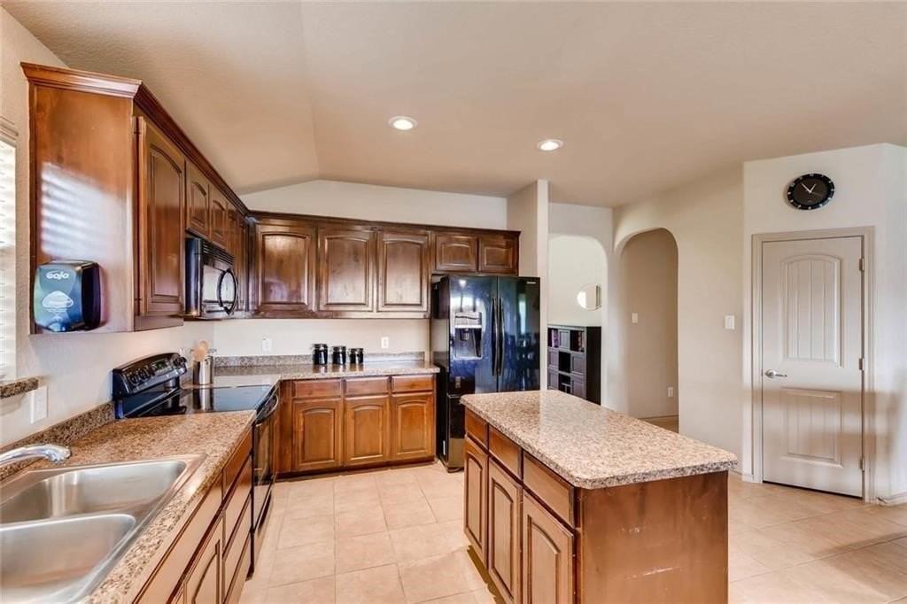 3401 Buckthorn Ln - Photo 7 of 13