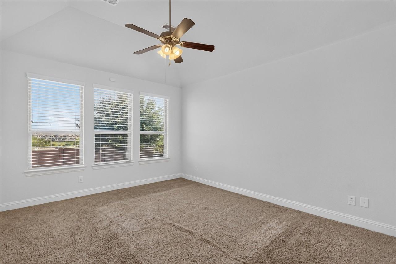 7220 Notre Dame Dr - Photo 5 of 15