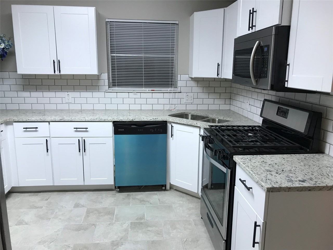 1502 Dale Pl - Photo 3 of 23