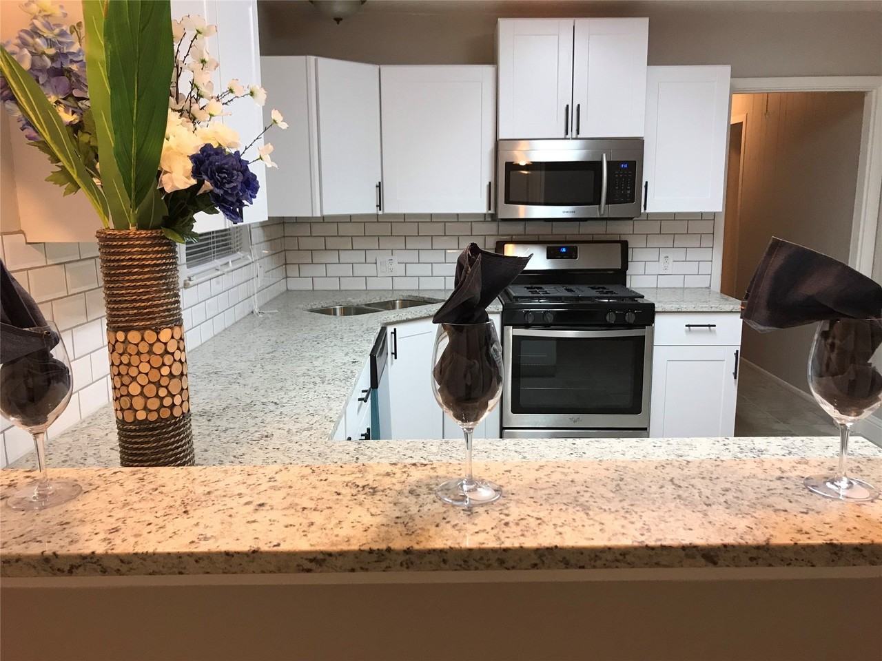 1502 Dale Pl - Photo 4 of 23
