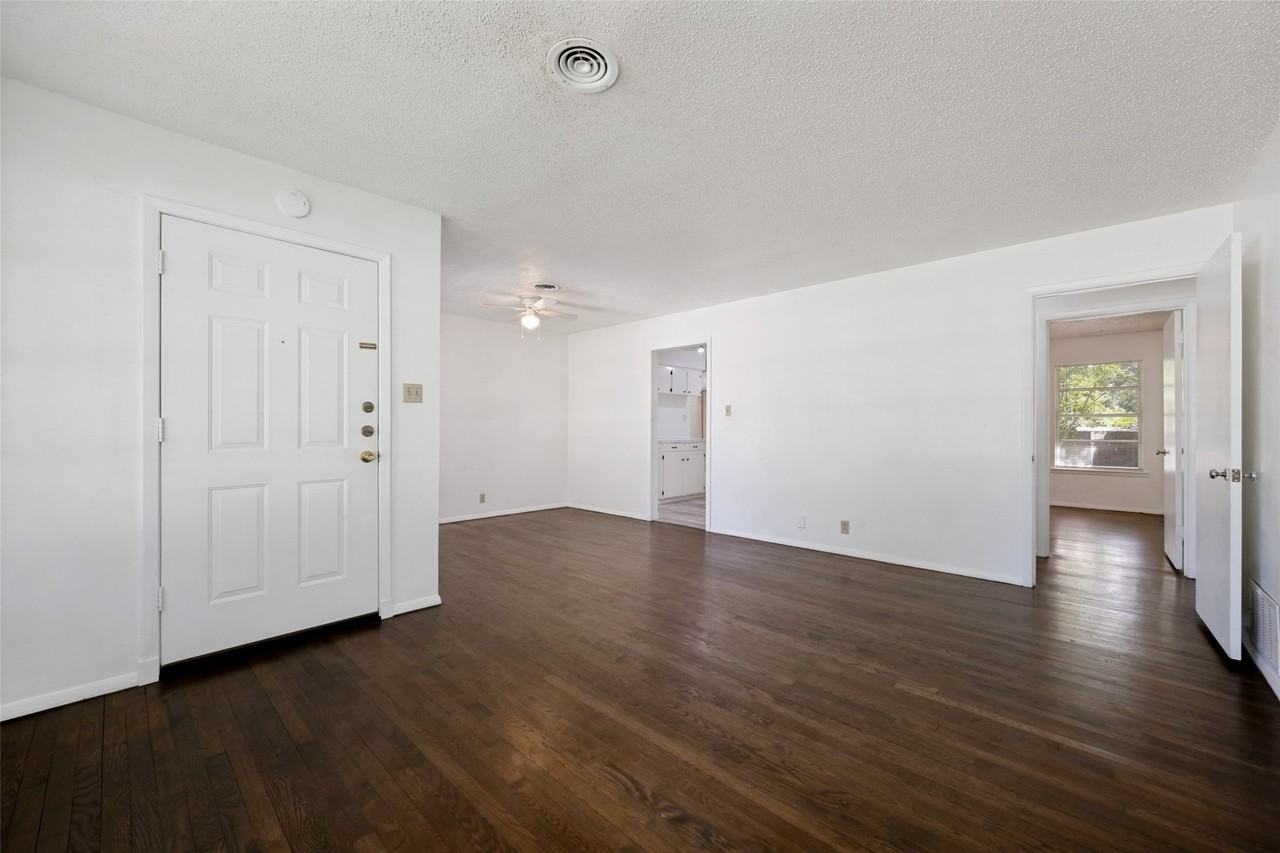 3214 Avon Dr - Photo 2 of 13