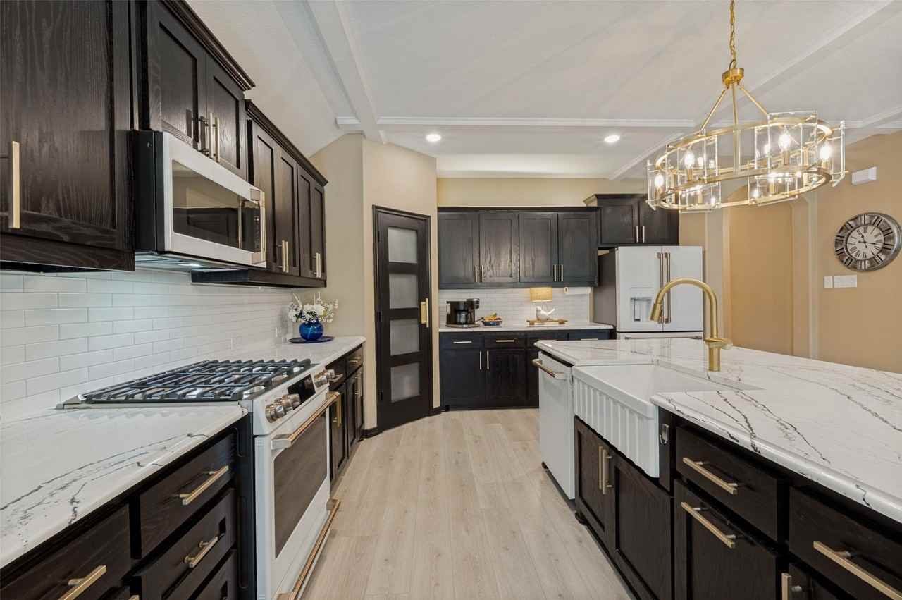 13000 Vitoria Dr - Photo 5 of 24