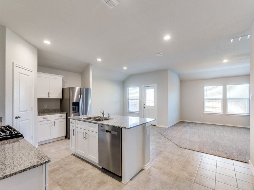 548 Bronze Cir W - Photo 3 of 11