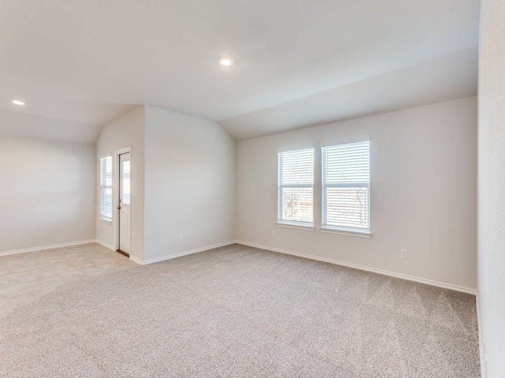 548 Bronze Cir W - Photo 4 of 11