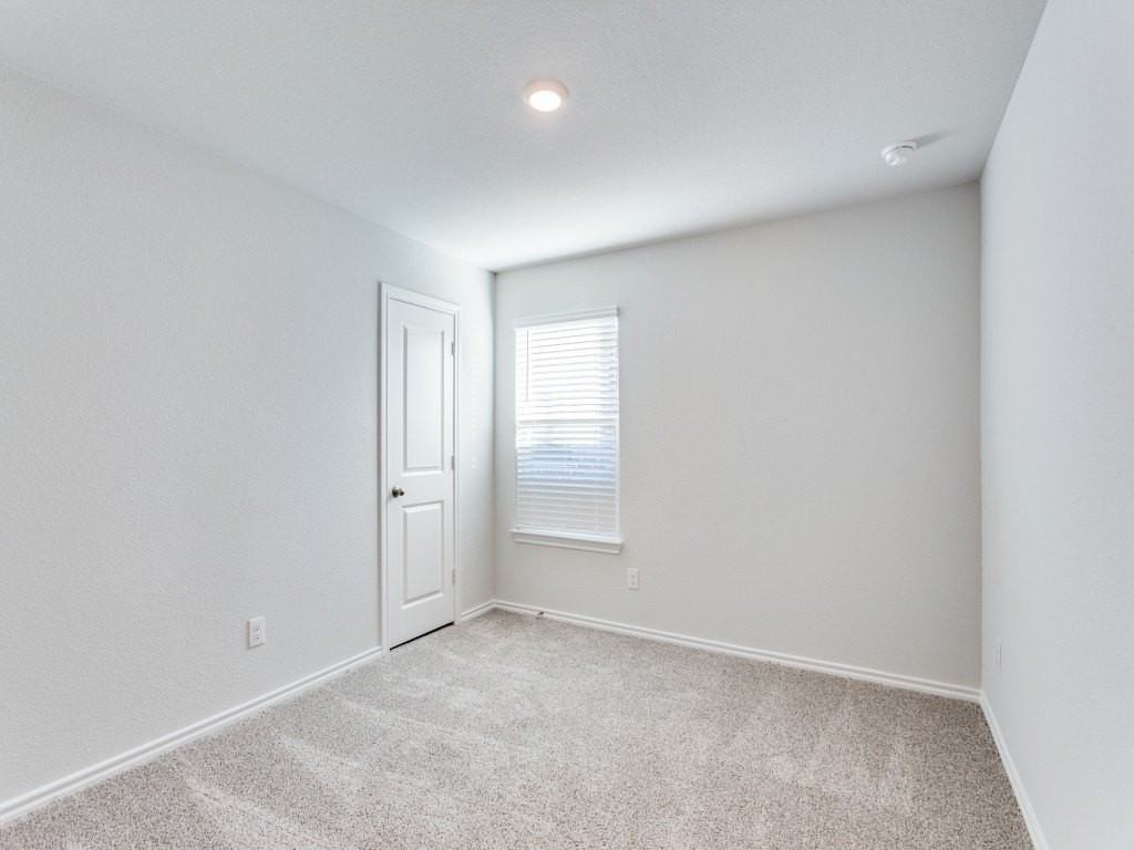 548 Bronze Cir W - Photo 7 of 11