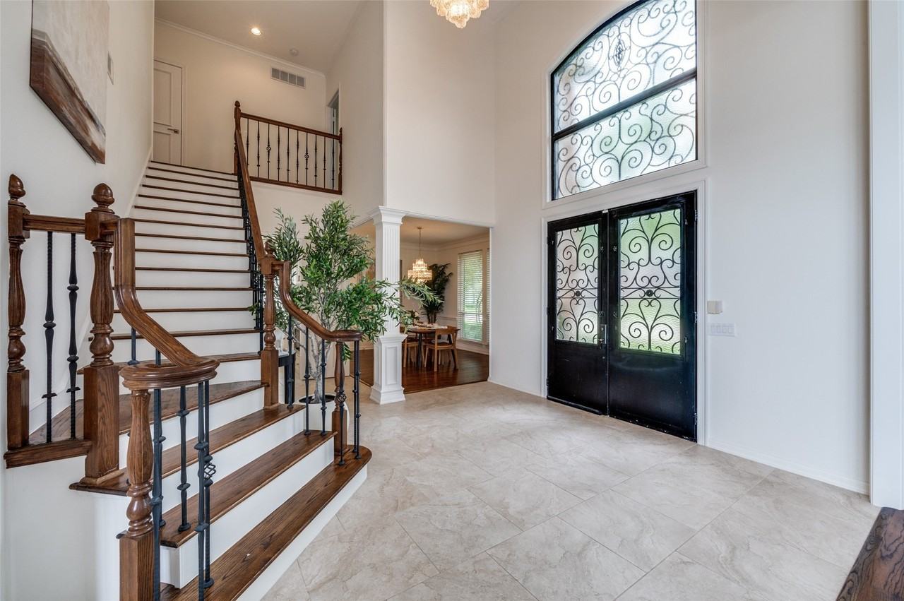 4605 Adrian Way - Photo 2 of 28