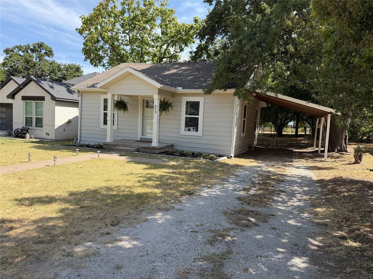 513 W Water St - Photo 2 of 18