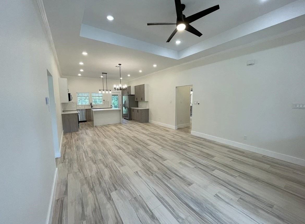 115 E 8th St - Photo 5 of 27