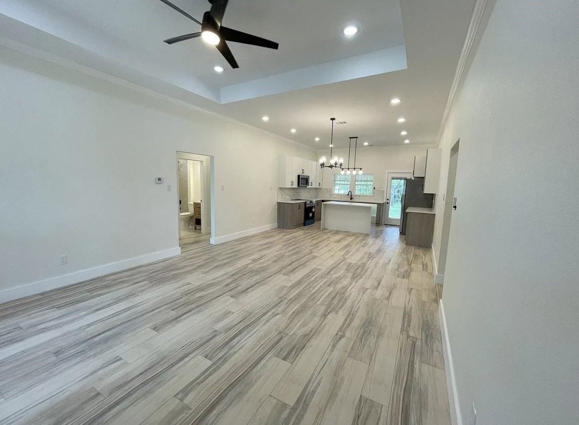 115 E 8th St - Photo 6 of 27