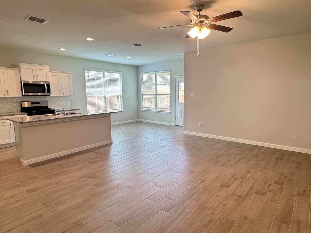 4300 Cornelia St - Photo 4 of 27