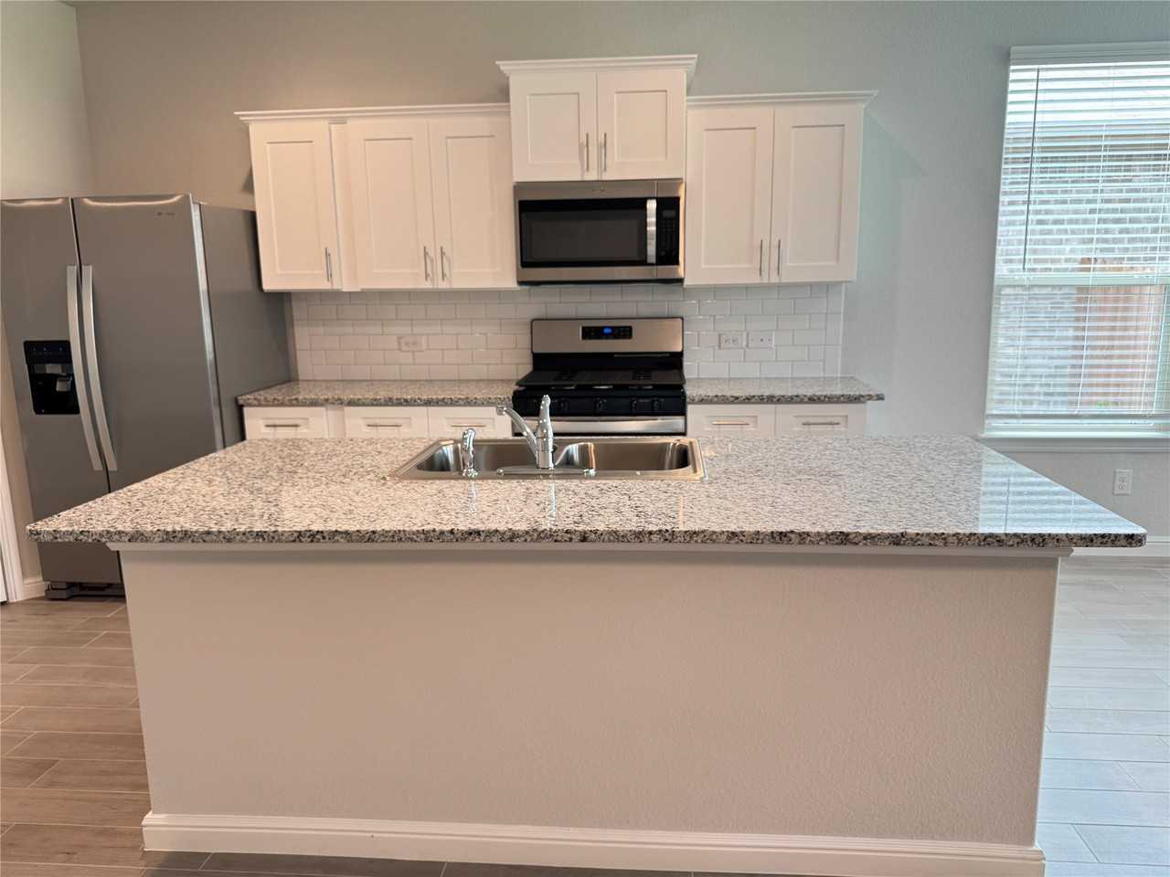 4300 Cornelia St - Photo 7 of 27