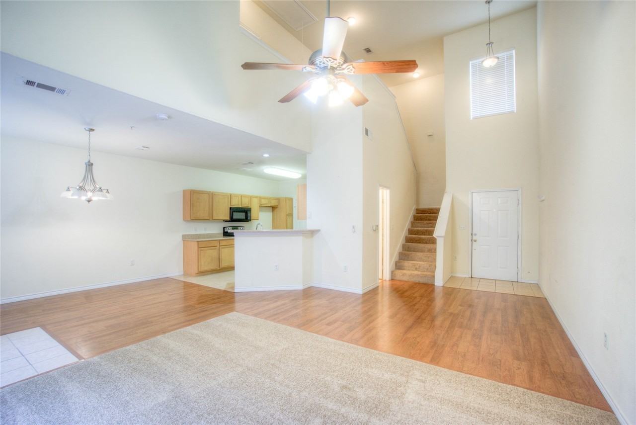 1064 Colonial Dr - Photo 2 of 18