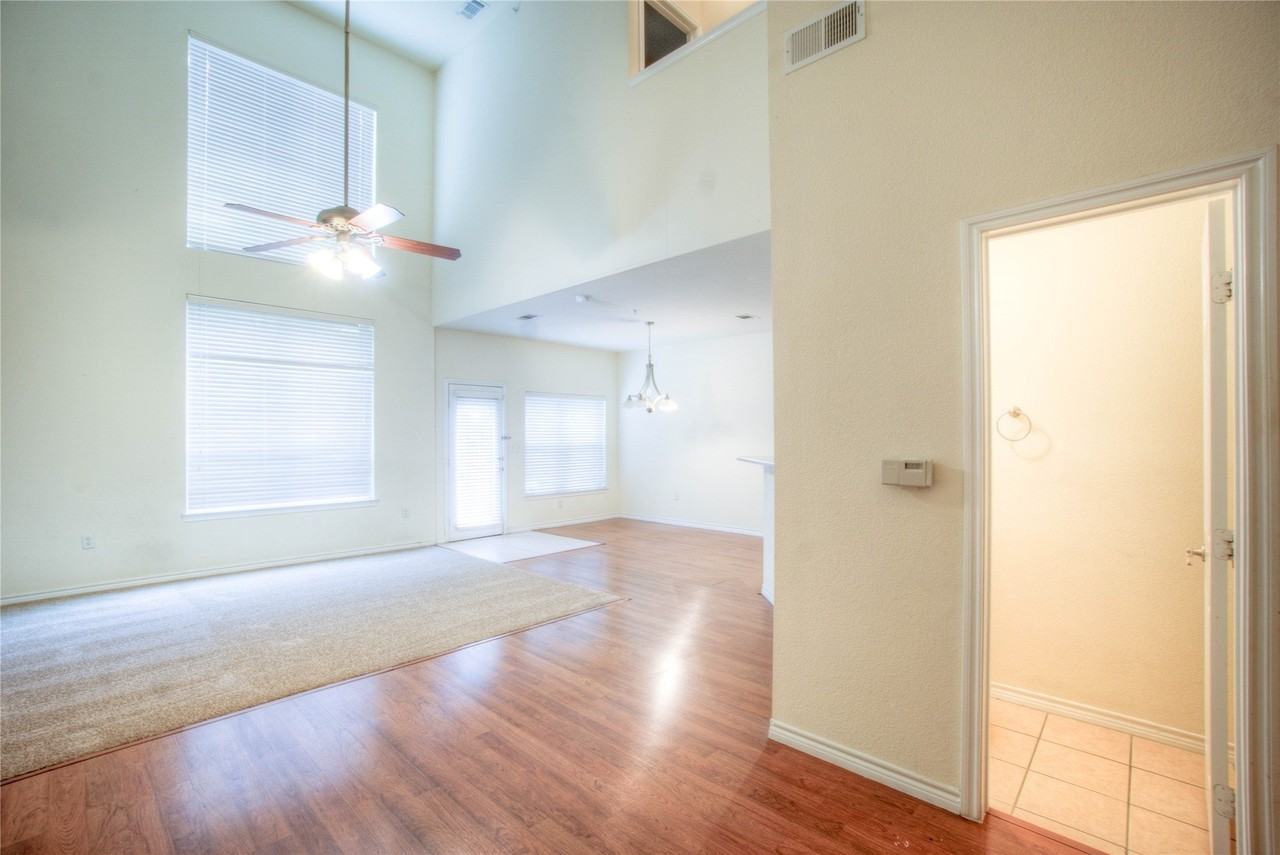 1064 Colonial Dr - Photo 3 of 18