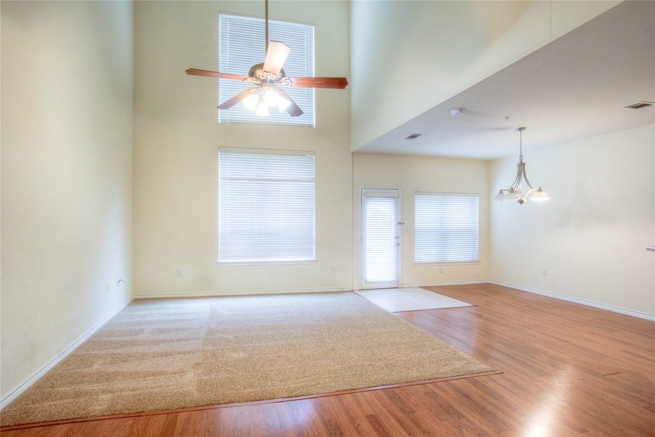 1064 Colonial Dr - Photo 4 of 18