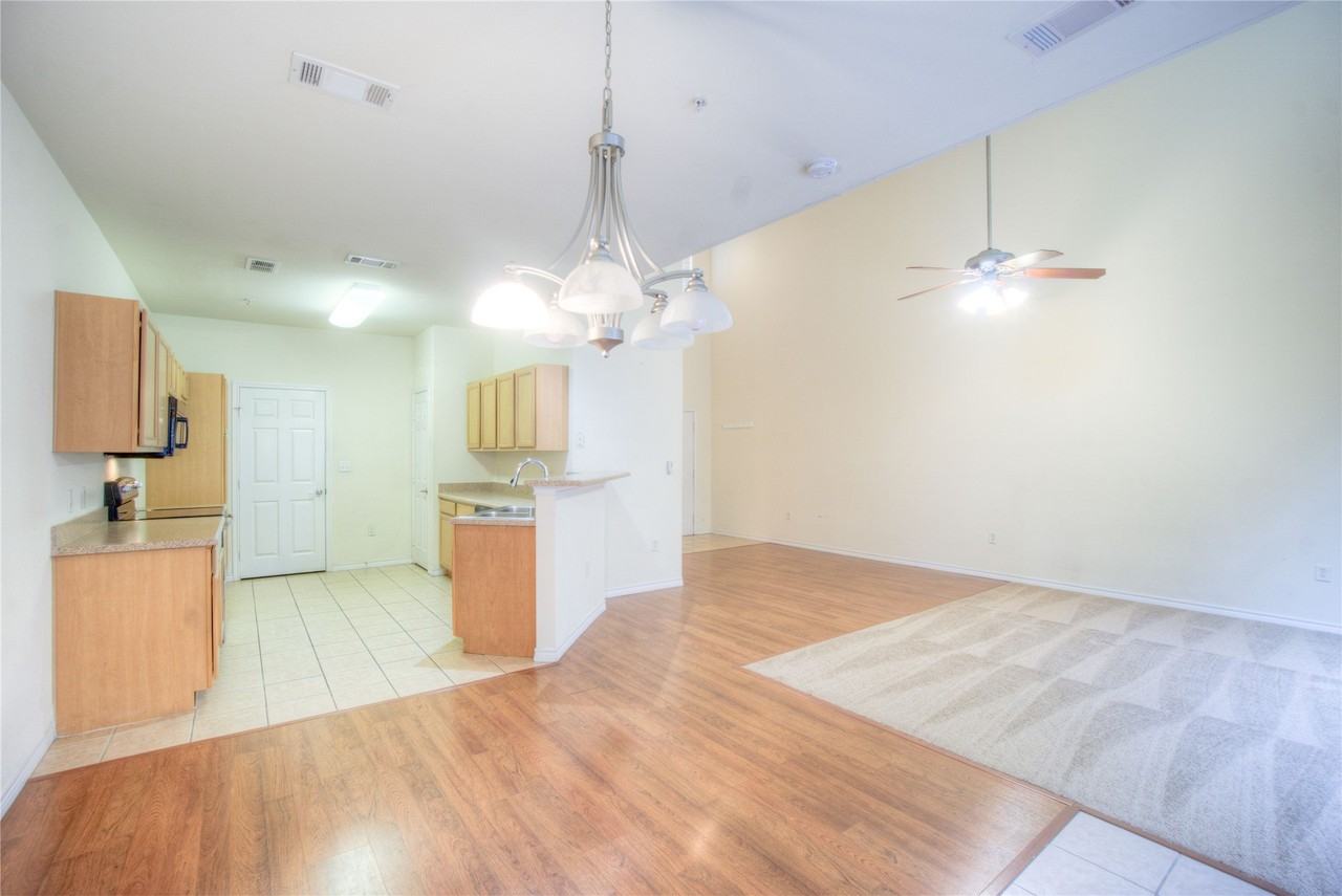 1064 Colonial Dr - Photo 6 of 18