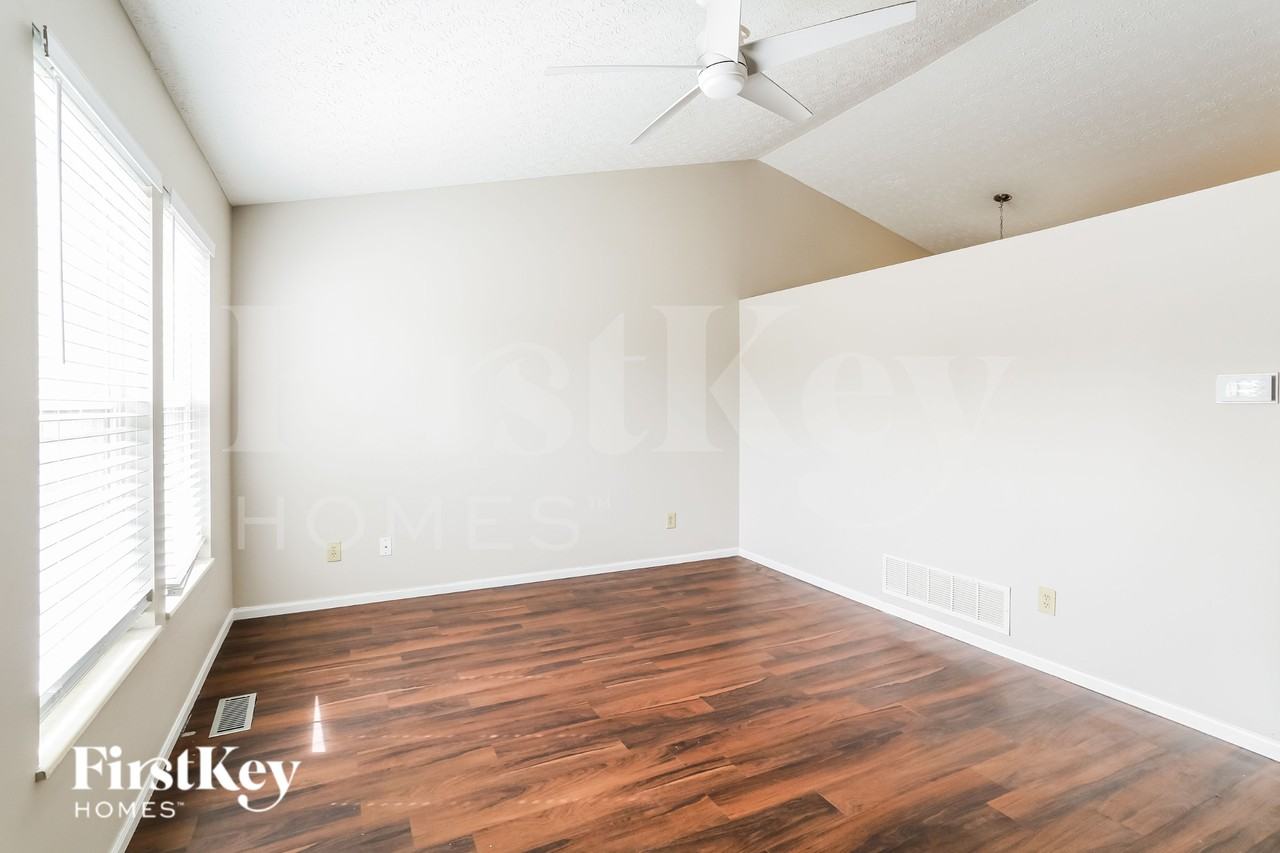 1732 Westmeadow Dr - Photo 3 of 16
