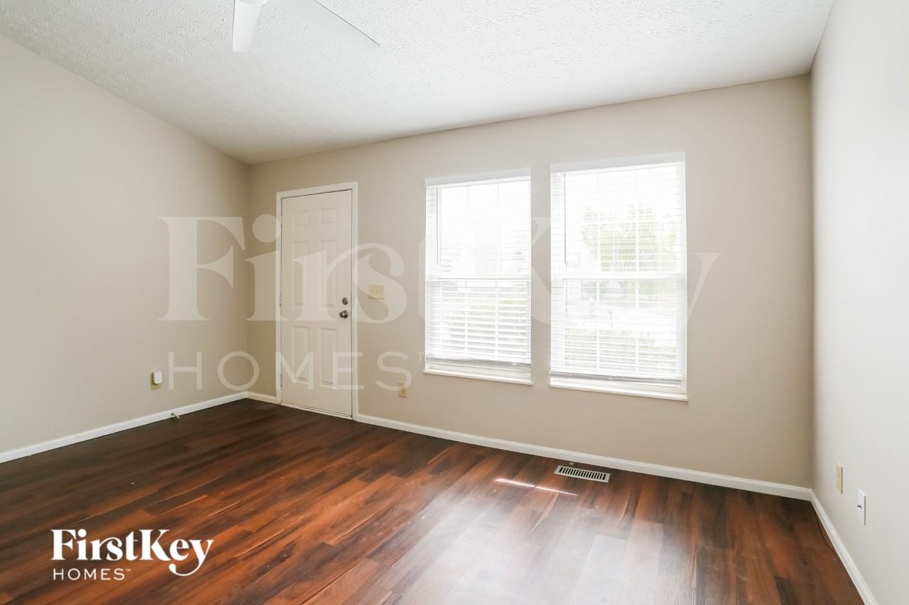 1732 Westmeadow Dr - Photo 4 of 16
