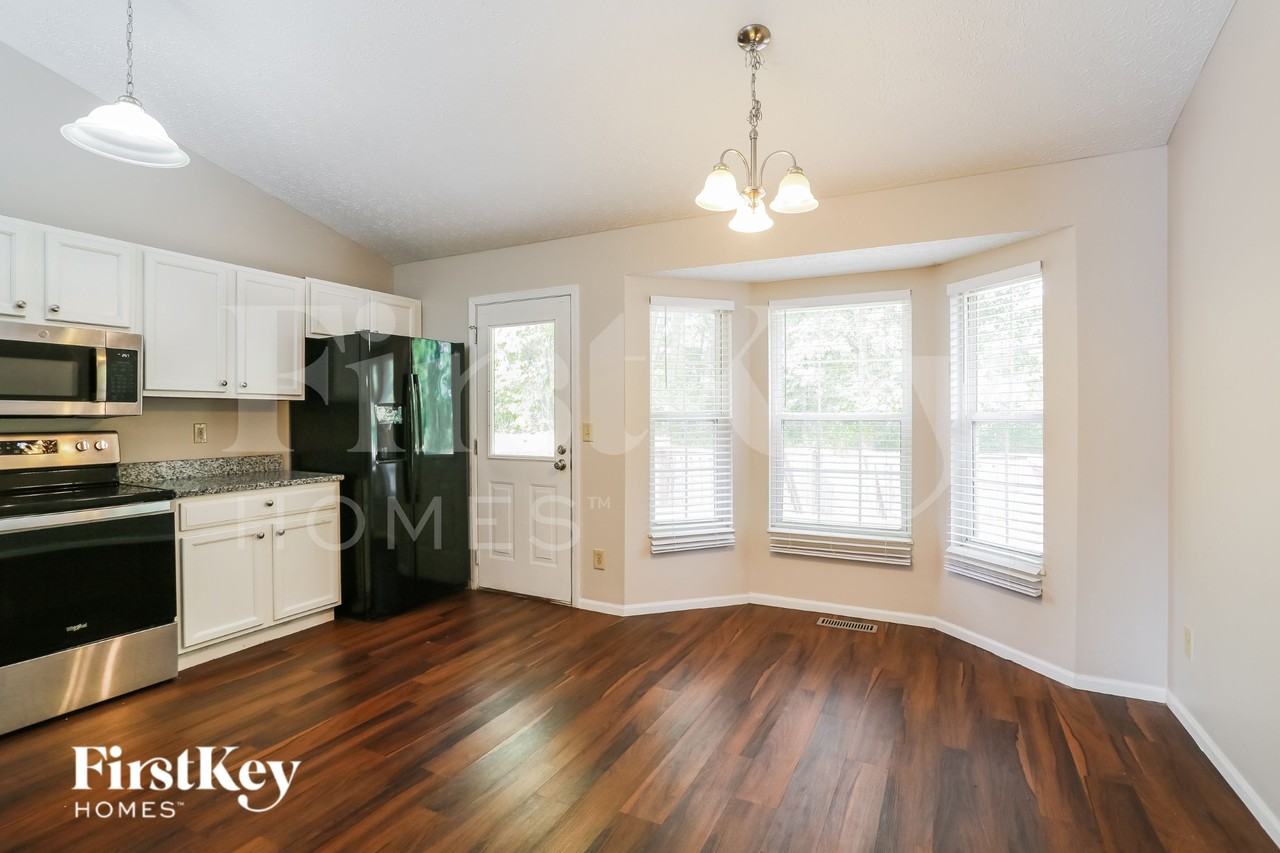 1732 Westmeadow Dr - Photo 5 of 16