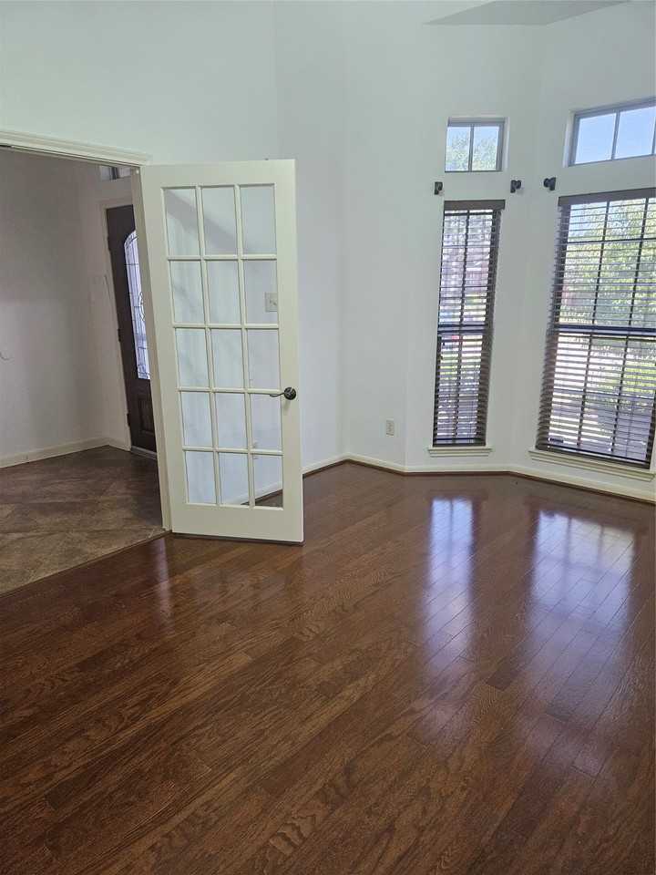 5852 Windy Meadow Ln - Photo 4 of 21