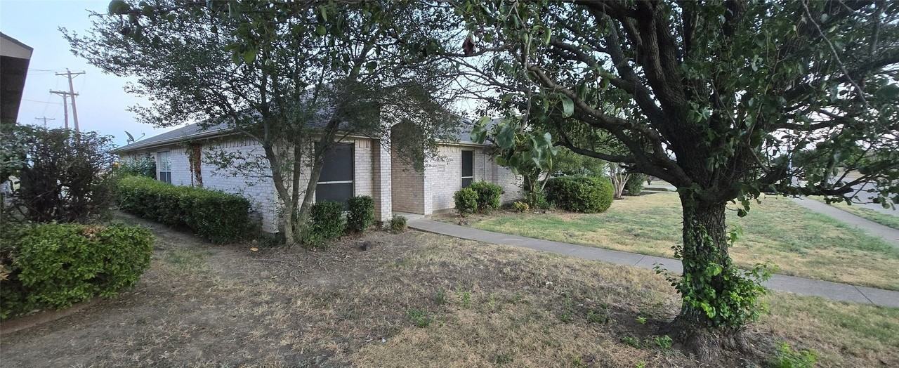 1912 Chapman Dr - Photo 3 of 35