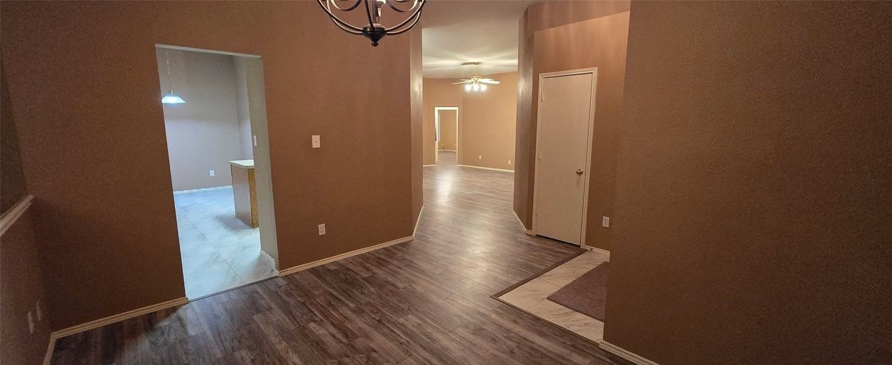 1912 Chapman Dr - Photo 7 of 35