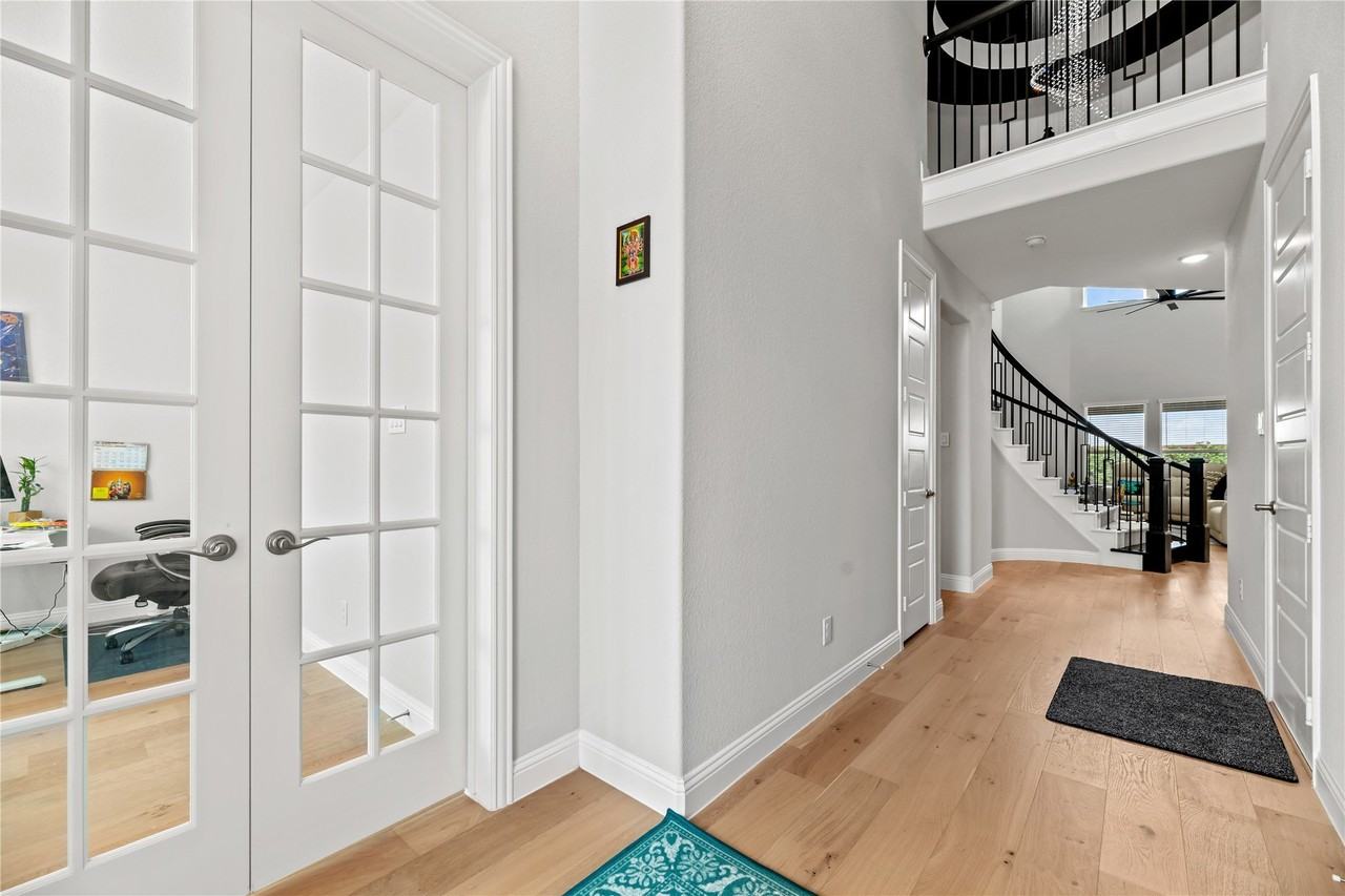 10609 Grayhead Dr - Photo 2 of 25