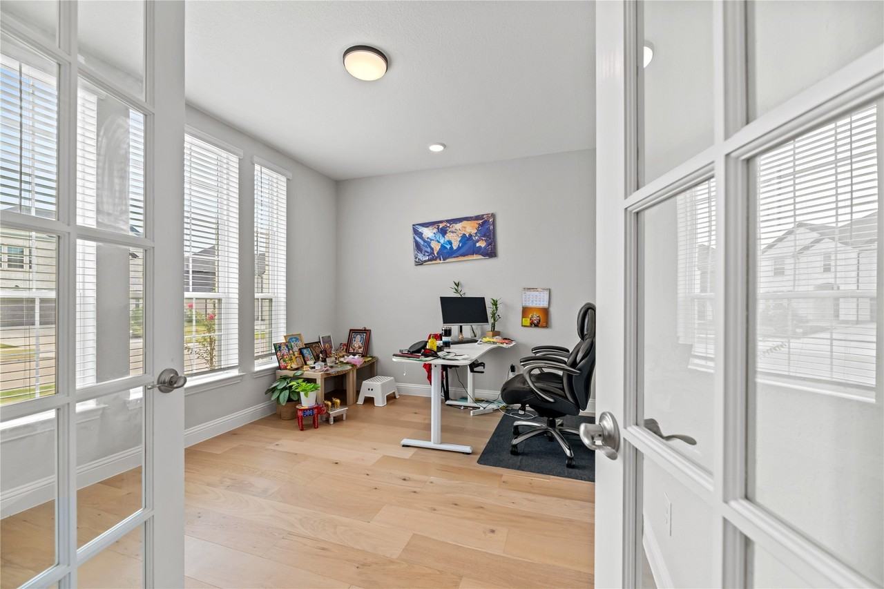 10609 Grayhead Dr - Photo 3 of 25