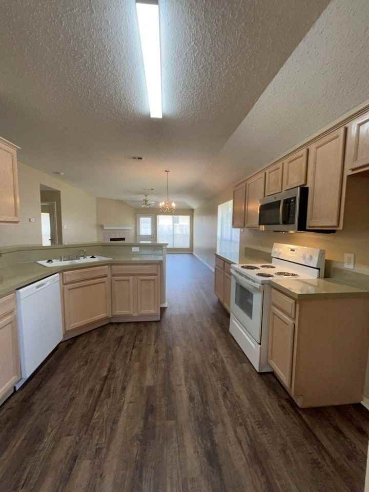 1509 Killdee Ct - Photo 2 of 8