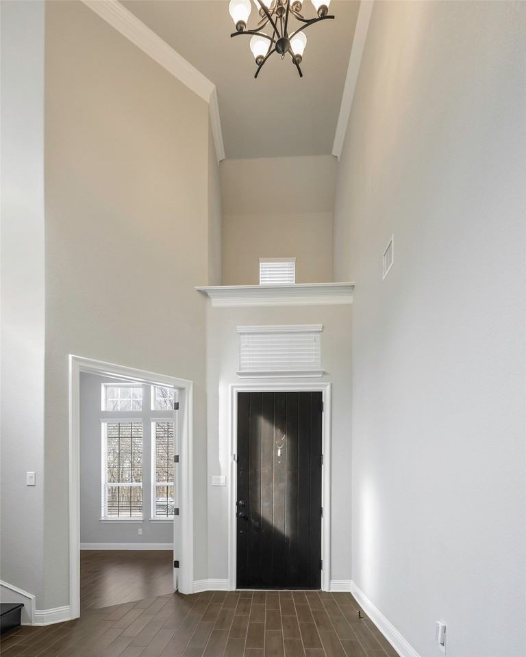 941 Leola Ln - Photo 3 of 39